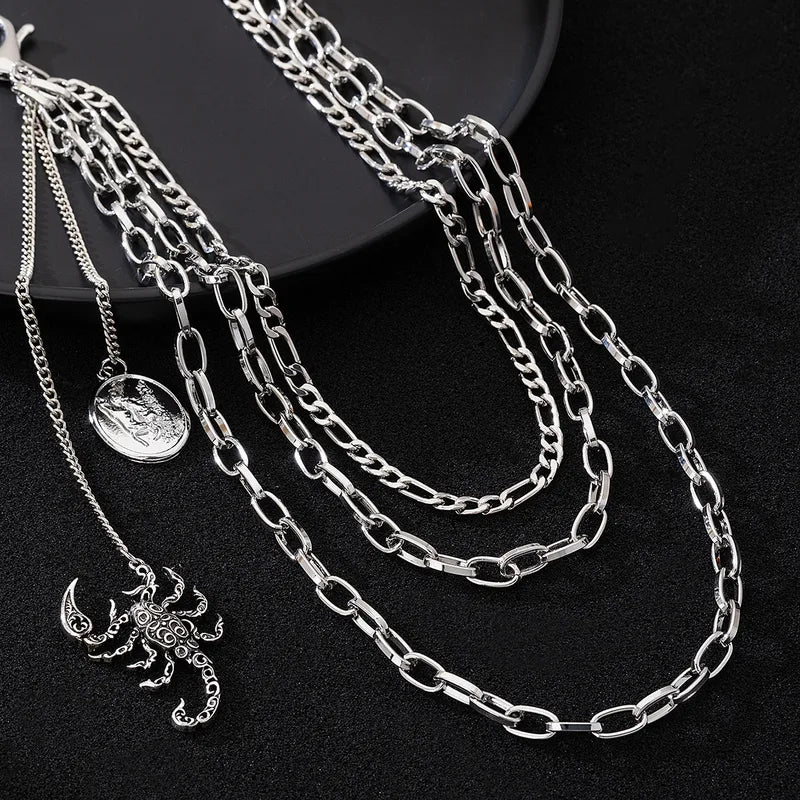 Stylish Hip Chain Featuring Animal Design With Electroplated White K-Plated Alloy Material